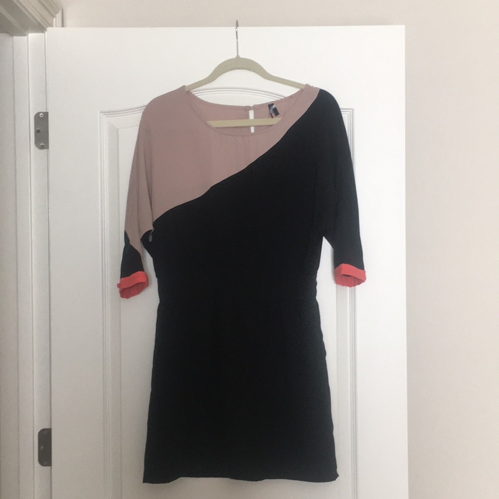 Black and Tan midsleeve dress